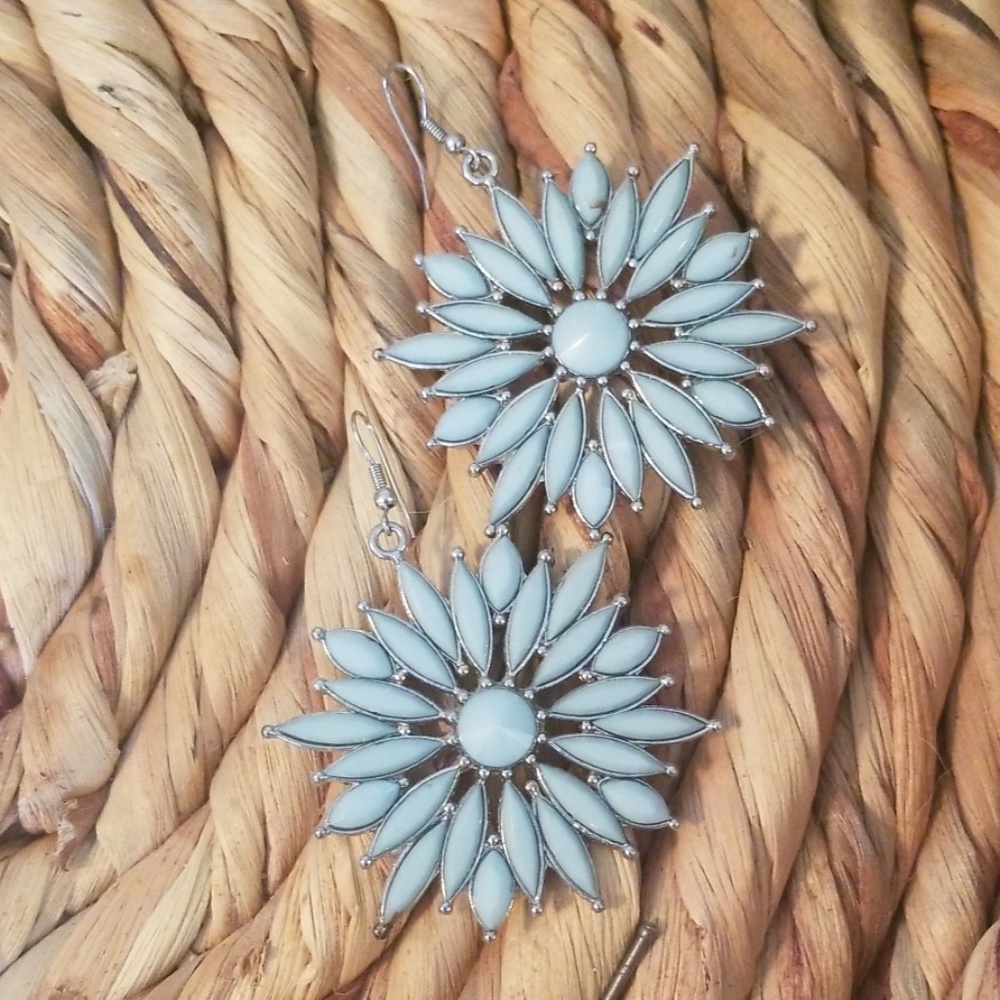 TIFFANY BLUE FLOWERS